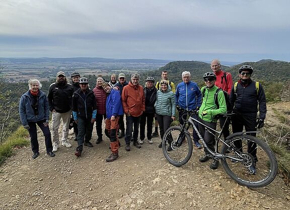 Gruppenbild der Teilnehmenden auf der Hohenstei-Klippe