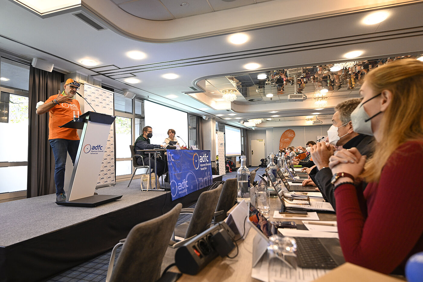 Der ADFC-Landesverband NRW stellt, vertreten durch den Landesvorsitzenden Axel Fell, seinen Antrag vor. Der ADFC-Landesverband NRW stellt, vertreten durch den Landesvorsitzenden Axel Fell, seinen Antrag vor.